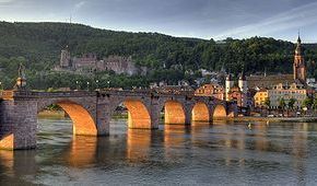 Alte Bruecke am Morgen